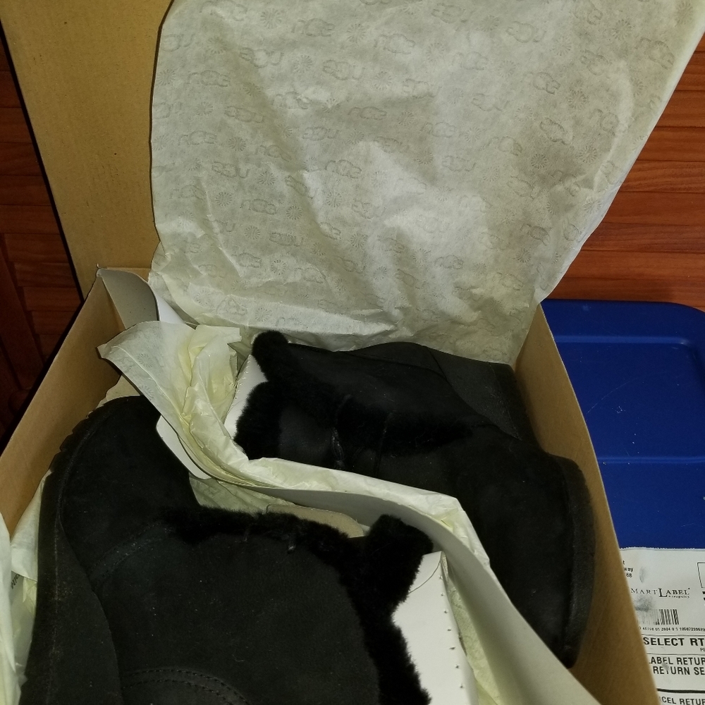 🚫SOLD🚫 Ugg Jeovana Shearling Wedge Booties - Picture 7 of 12